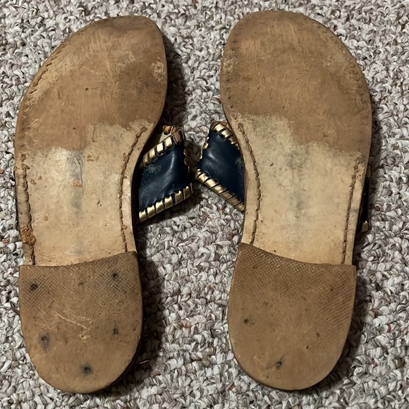 Jack Rogers navy & gold sandals -size 8 - Picture 3 of 3